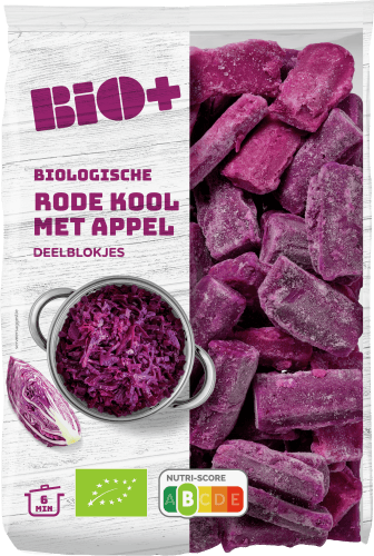 Foto van Bio+ Rode kool met appel op witte achtergrond