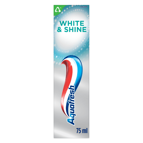 Foto van Aquafresh Tandpasta white & shine op witte achtergrond