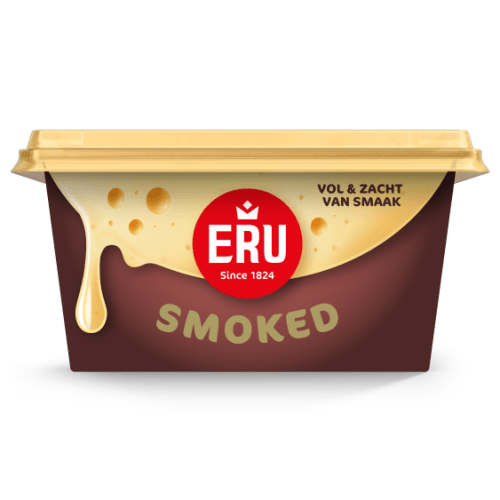 Foto van ERU Smeerkaas 45+ smoked cheese op witte achtergrond