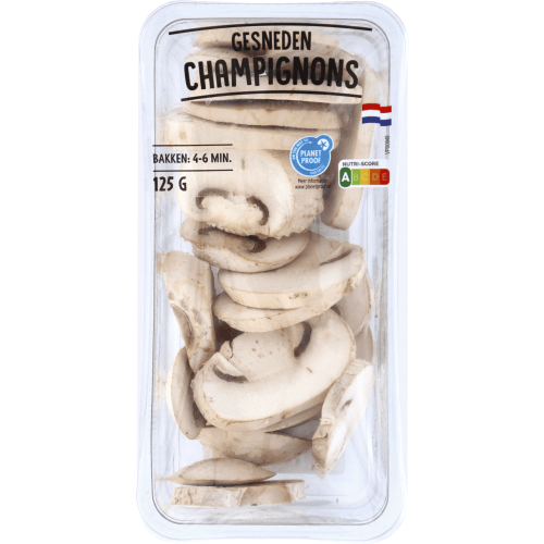 Foto van Champignons gesneden wit op witte achtergrond