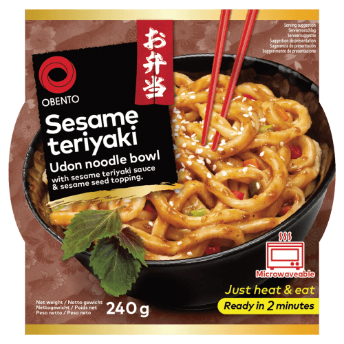 Foto van OBENTO Udon noodle bowl sesame teriyaki op witte achtergrond