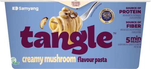 Foto van TANGLE Pasta creamy mushroom op witte achtergrond