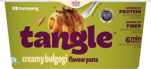 Foto van TANGLE Pasta creamy bulgogi op witte achtergrond