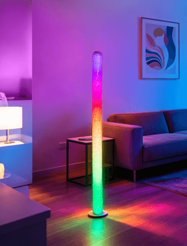 Foto van Vloerlamp met fluffy cover op witte achtergrond