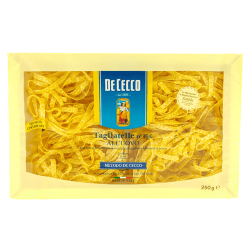 Foto van De Cecco Tagliatelle all uovo n.304 op witte achtergrond