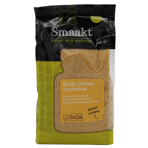 Foto van Smaakt Rode linzen couscous op witte achtergrond