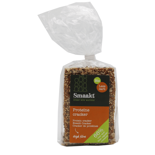 Foto van Smaakt Crackers less carb op witte achtergrond