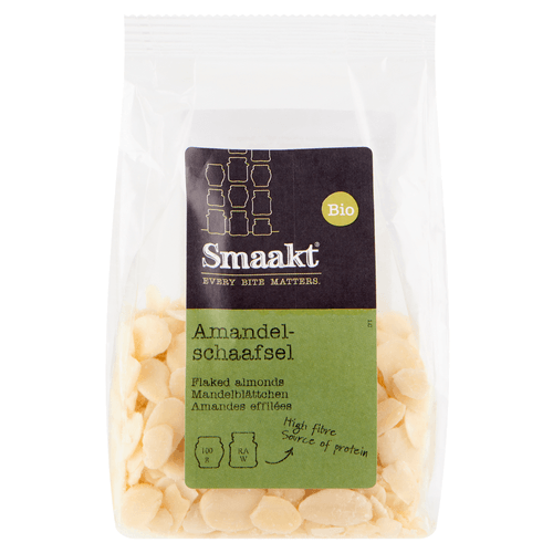 Foto van Smaakt Amandelschaafsel op witte achtergrond