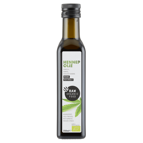 Foto van Raw Organic Hennepolie raw op witte achtergrond