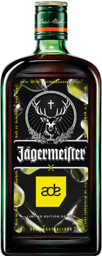 Foto van Jägermeister Kruidenbitter op witte achtergrond