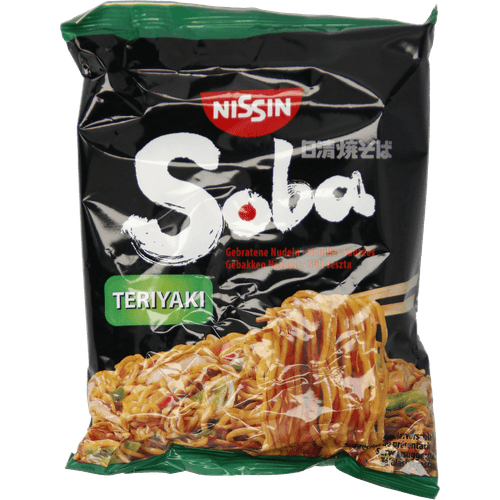 Foto van Nissin Soba noodles teriyaki op witte achtergrond